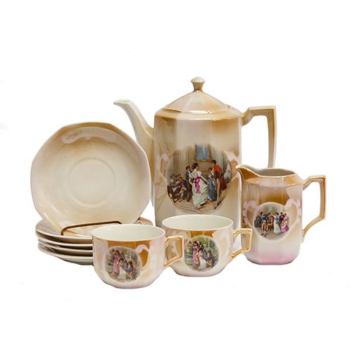 Sub.:8-On - Lote: 341 -  Juego de caf parcialmente completo en porcelana con escenas galante. Consta de 5 tazas, 9 platos, cafetera y lechera.