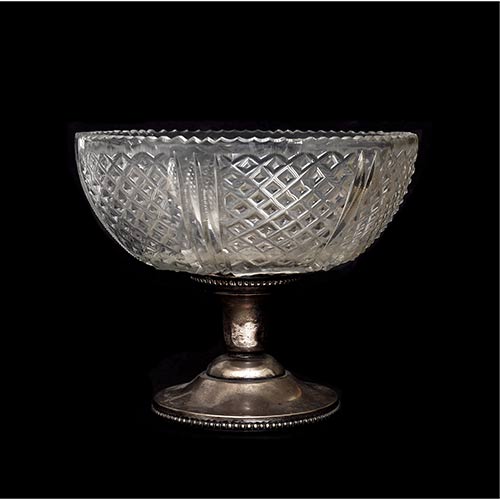 Sub.:8-On - Lote: 1044 -  Frutero en cristal tallado con base en plata.