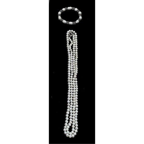 Sub.:8-On - Lote: 1219 -  Collar de perlas simuladas con broche en metal plateado y pulsera a juego.