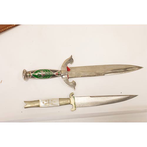 Sub.:8-On - Lote: 1276 -  Pareja de cuchillos de Toledo con funda.