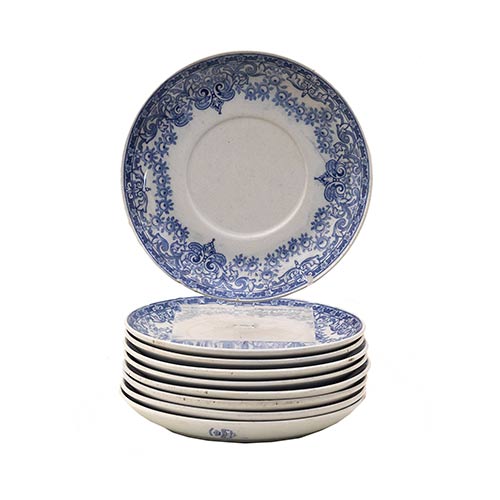 Sub.:8-On - Lote: 357 -  Nueve platos de postre en porcelana de Santander en tonalidades blanca y azul. Sello en la base.