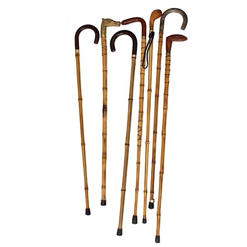 Sub.:8-On - Lote: 1188 -  Lote de siete bastones en bamb con diversos agarres.