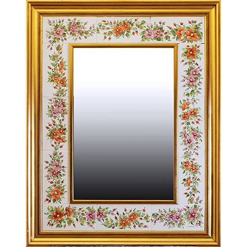 Sub.:8-On - Lote: 180 -  Espejo en madera dorada con azulejos en cermica decorados con temas florales.