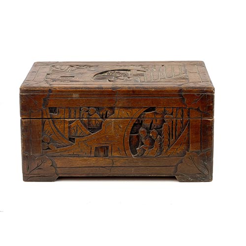 Sub.:8-On - Lote: 906 -  Caja en madera tallada.
