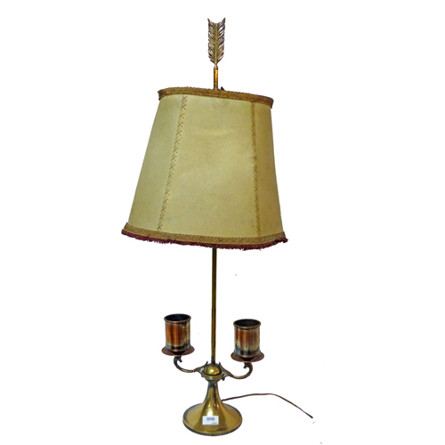 Sub.:8 - Lote: 3209 -  L�mpara de despacho en metal. De dos luces con patalla.