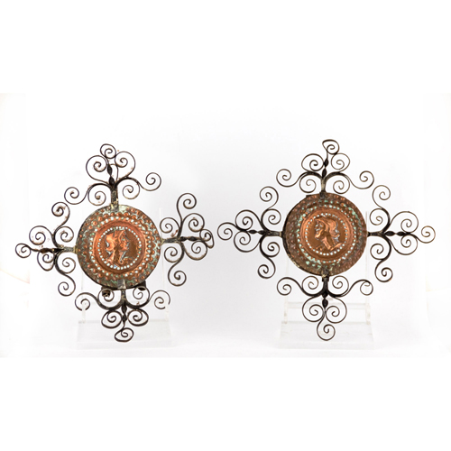 Sub.:8 - Lote: 3447 -  Dos objetos de cobre y hierro para colgar