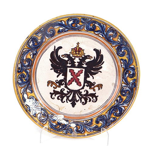 Sub.:8 - Lote: 1407 -  Plato decorativo con her�ldica de �guila bic�fala. En cer�mica esmaltada de Ruiz de Luna. Con marca. 