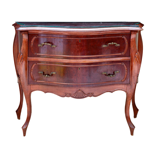 Sub.:8 - Lote: 3296 -  C�moda estilo Luis XV en madera patinada. 