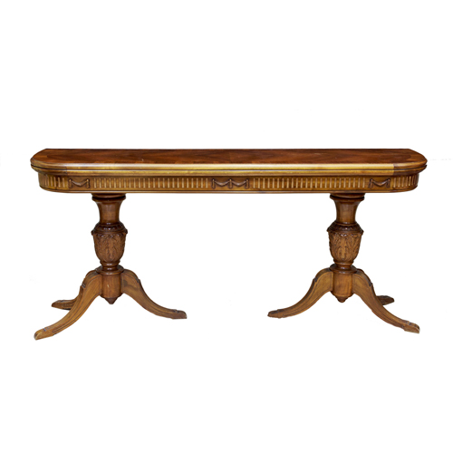 Sub.:8 - Lote: 3310 -  Mesa - libro en madera patinada con dos juegos de patas tripes en madera tallada.