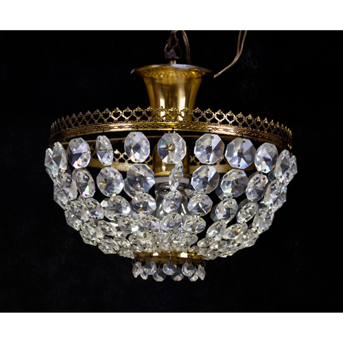 Sub.:8 - Lote: 1370 -  Peque�a l�mpara de techo de ara�a en cristal con aplicaciones de bronce.