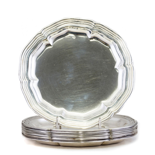 Sub.:8 - Lote: 1414 -  12 platos para pan en alpaca con ala trabajada.