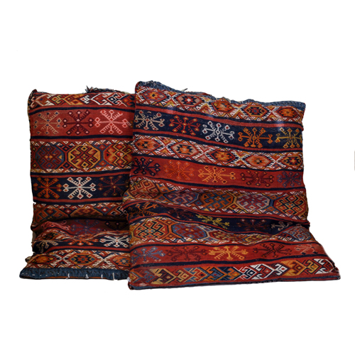 Sub.:8 - Lote: 1391 -  Pareja de cojines turcos realizados en lana, ca. 1900.