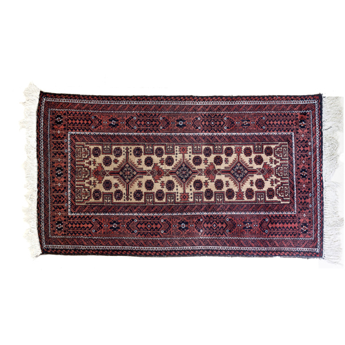 Sub.:8 - Lote: 1420 -  Alfombra tipo turca con motivos geom�tricos de relleno de campo y varias orlas exteriores. 