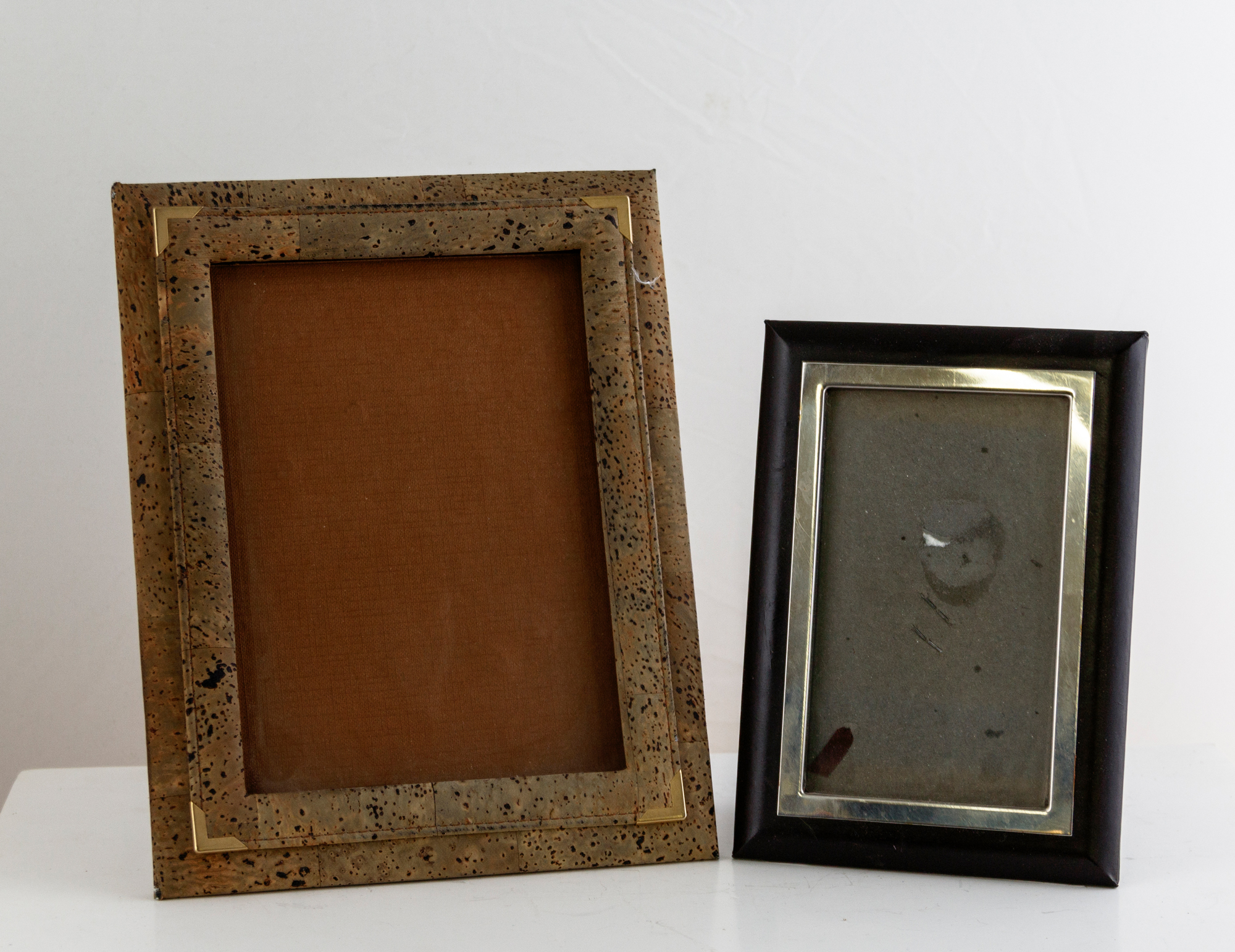 Sub.:8 - Lote: 3187 -  Pareja de portaretratos de diferentes tama�os.