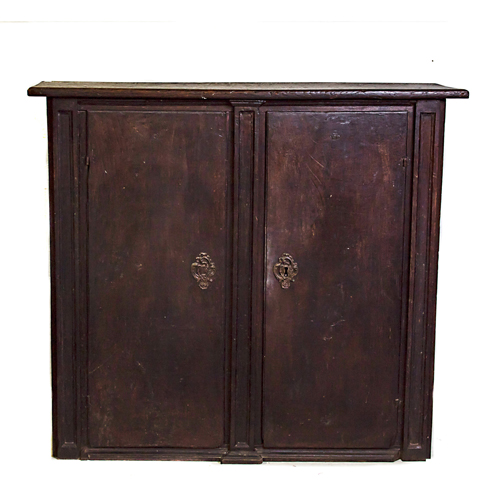 Sub.:8 - Lote: 1393 -  Taquill�n de dos puertas en madera de roble.