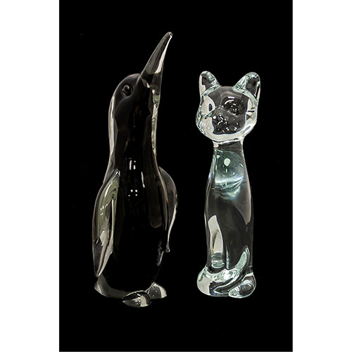 Sub.:9-On - Lote: 348 -  Pingino y gato. Lote de dos figuras en cristal, uno de Murano y otro de Sevre.