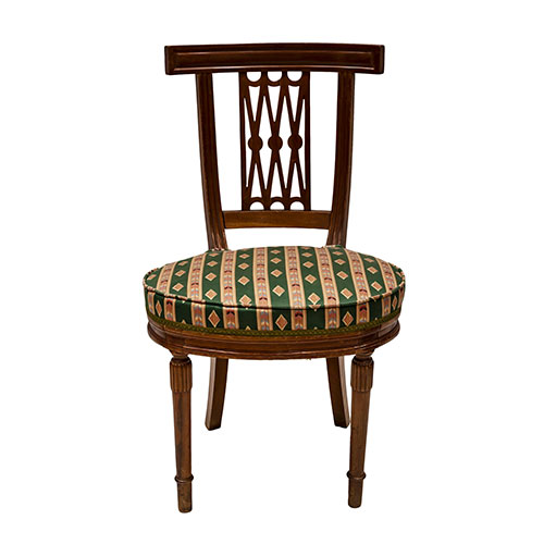 Sub.:9-On - Lote: 81 -  Silla estilo Luis XVI de asiento oval tapizado