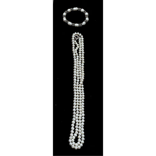 Sub.:9-On - Lote: 244 -  Collar de perlas simuladas con broche en metal plateado y pulsera a juego.