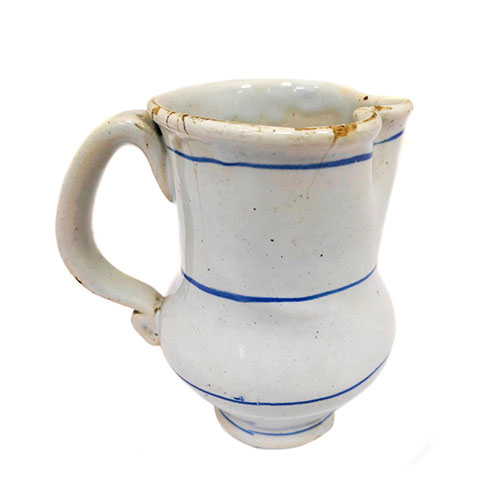 Sub.:9-On - Lote: 871 -  Jarra de cermica aragonesa con decoracin en blanco y azul.