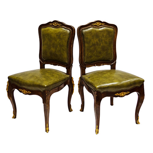Sub.:9-On - Lote: 142 -  Pareja de sillas en polipiel verde y aplicaciones en bronce.