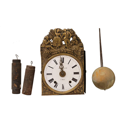 Sub.:9-On - Lote: 100A -  Reloj Moretz de antesala. Cartula representando la Fiesta de la Siega. Pesas y pndulo de lenteja.