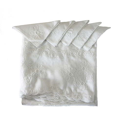 Sub.:9-On - Lote: 318 -  Mantel blanco con cinco servilletas