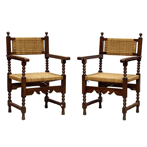 Sub.:9 - Lote: 464 -  Pareja de sillones fraileros de corte rstico. Con asiento de enea trenzada y respaldo en madera tallada y calada. 