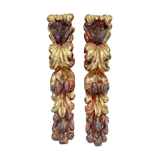 Sub.:9 - Lote: 512 -  Pareja de mnsulas en madera tallada y dorada, con acantos y frutas, s. XVII.