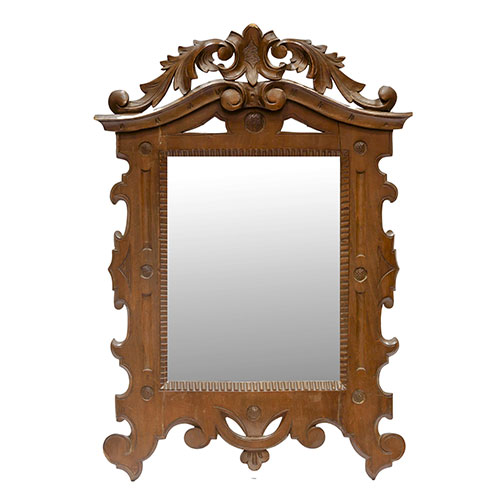 Sub.:9 - Lote: 478 -  Espejo con moldura exterior en madera tallada y copete superior. 
