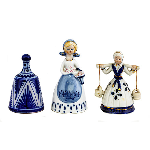 Sub.:9 - Lote: 560 -  Lote de tres campanitas decorativas en porcelana esmaltada. 